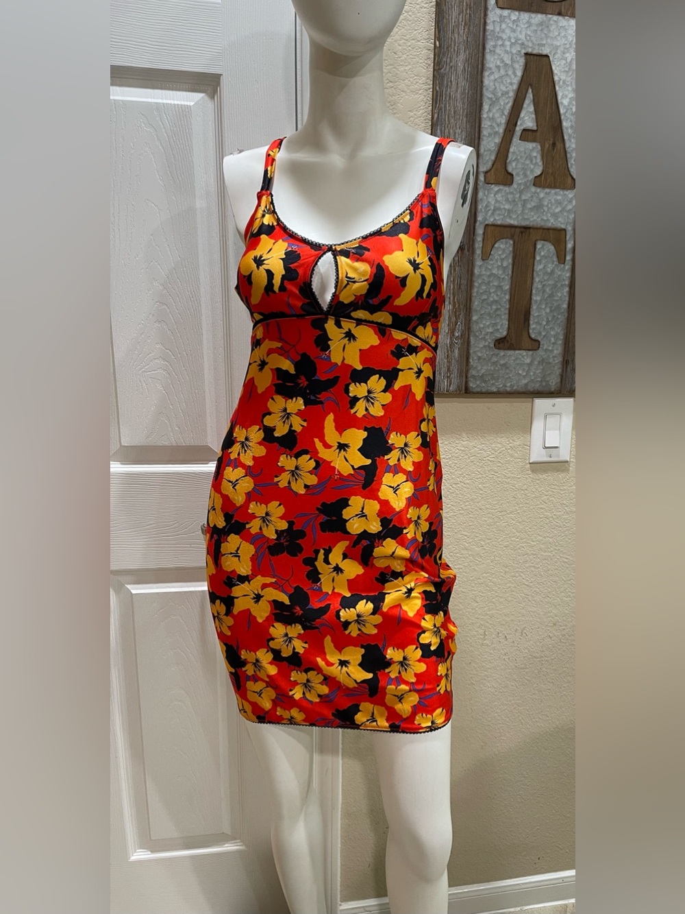 Urban Outfitters Tail Whip Hibiscus Printed Cross-Back Bodycon Dress Size Large